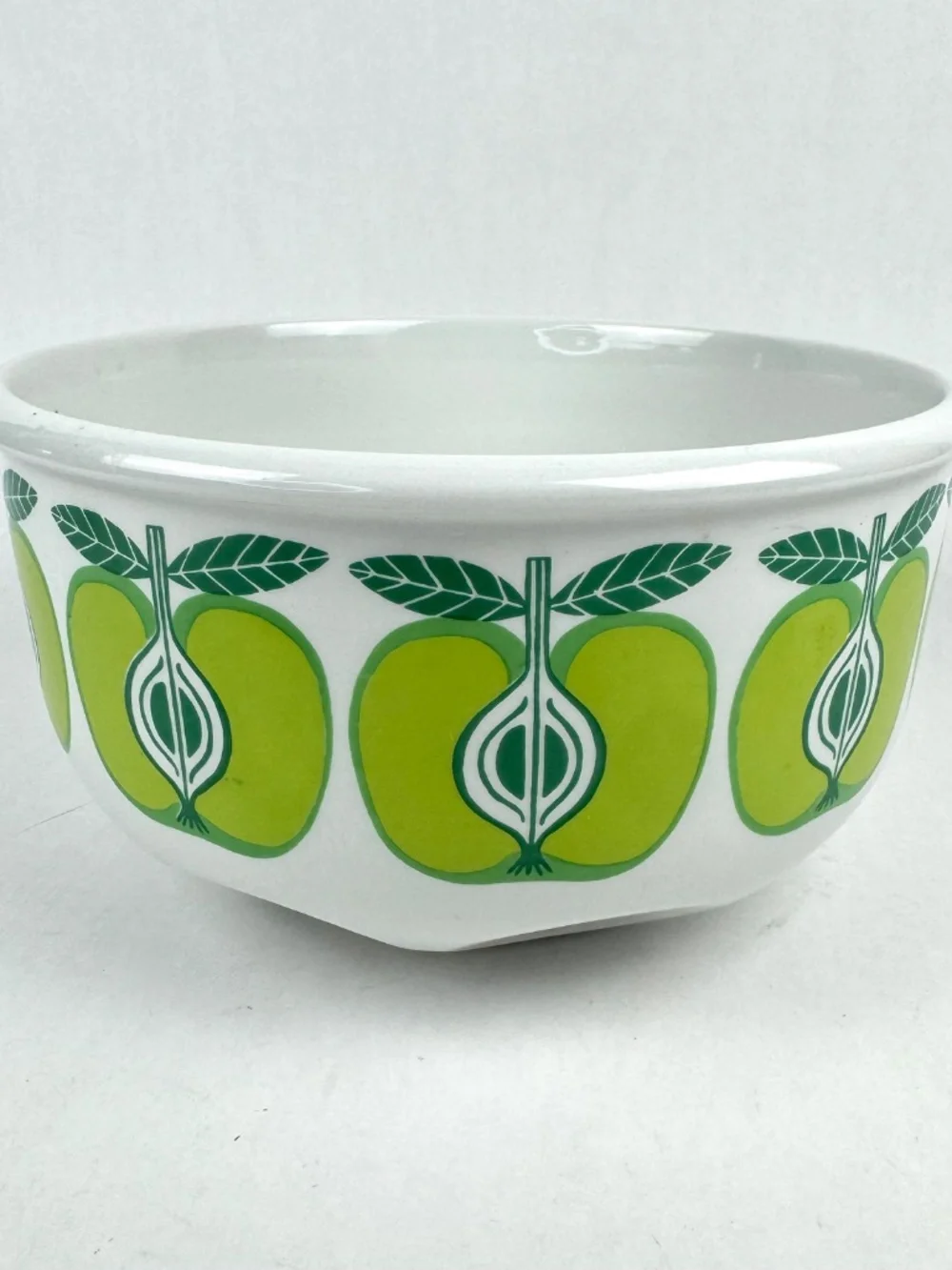 Vintage 1960s Arabia Finland Pomona Green Apple 8.5” Round Vegetable Mixing Bowl